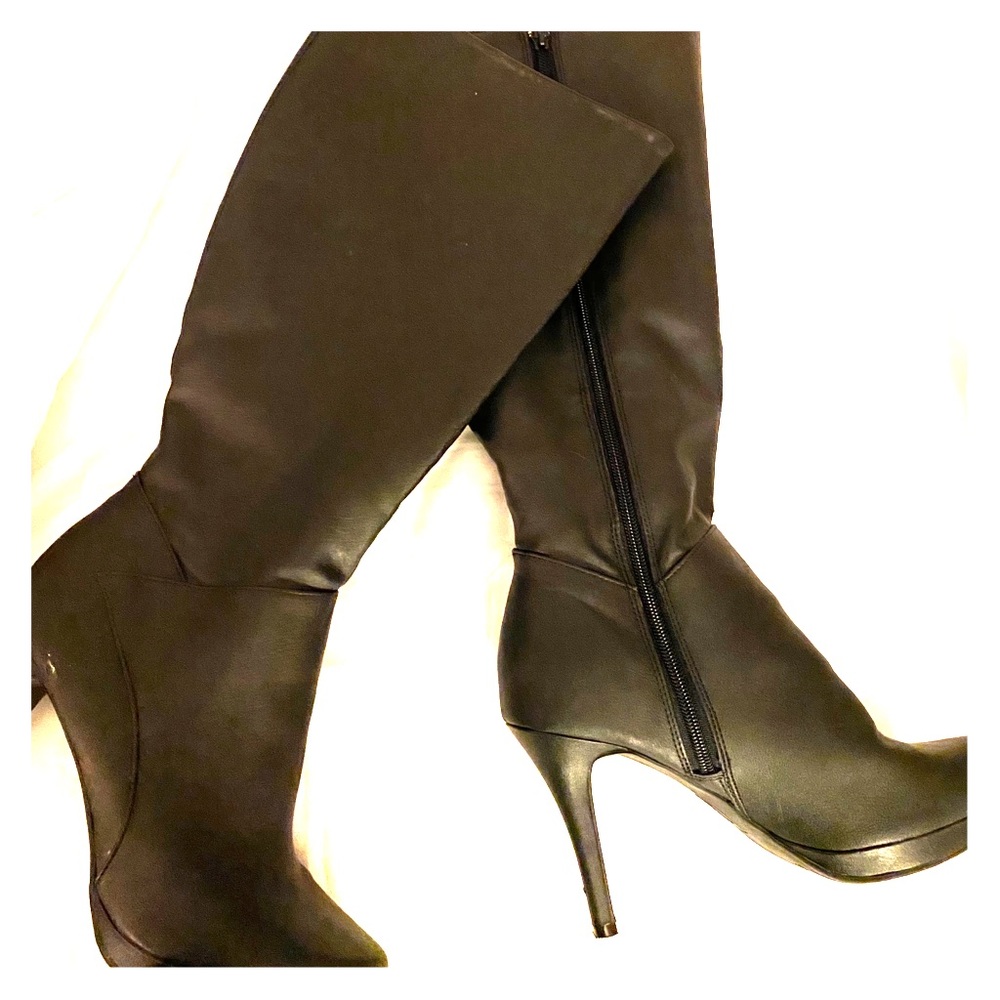 Black heel boots